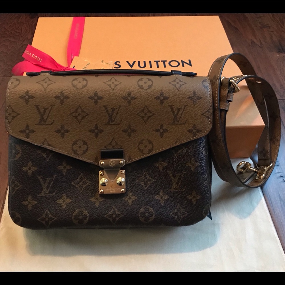 Louis Vuitton Pochette Metis Reverse Monogram